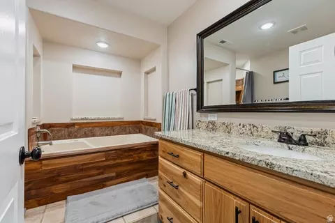 Bath - 595 S 1200 E, Enterprise, UT 84725 photo 2 of 3