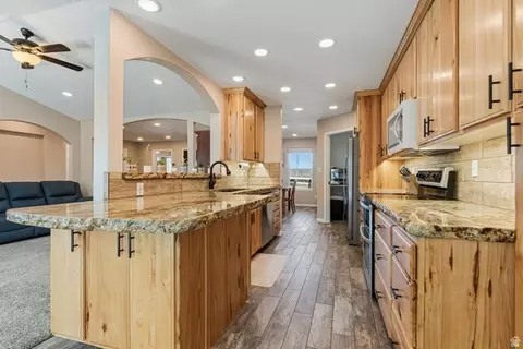 Kitchen - 595 S 1200 E, Enterprise, UT 84725 photo 2 of 2