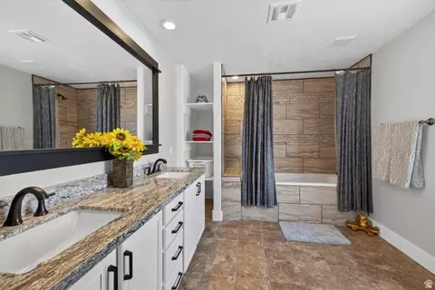Bath - 4297 Beeman Dr, Moab, UT 84532 photo 1 of 3