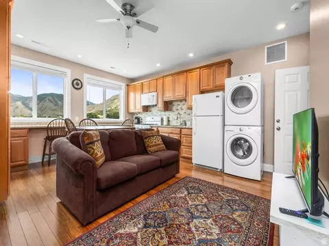 Living - 1317 E South Pond Cir, Mapleton, UT 84664 photo 4 of 4