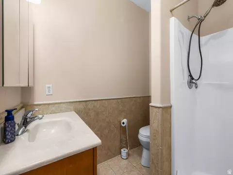 Bath - 1317 E South Pond Cir, Mapleton, UT 84664 photo 5 of 5