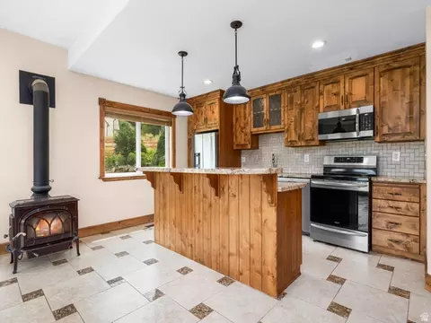 Kitchen - 1317 E South Pond Cir, Mapleton, UT 84664 photo 5 of 5