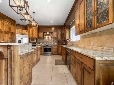 Kitchen - 1317 E South Pond Cir, Mapleton, UT 84664 photo 2 of 5