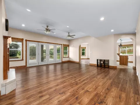Living - 1317 E South Pond Cir, Mapleton, UT 84664 photo 3 of 4