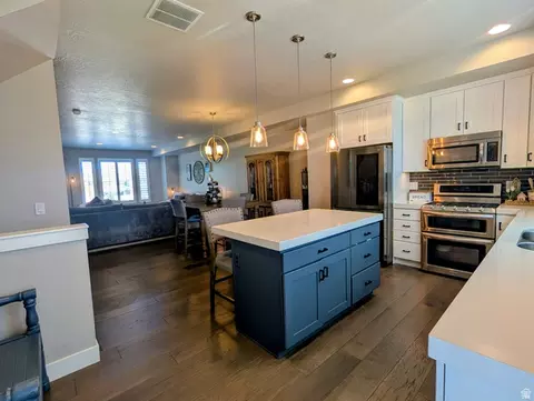 Kitchen - 28 E Yellow Cliff Dr S, Draper, UT 84020 photo 3 of 3