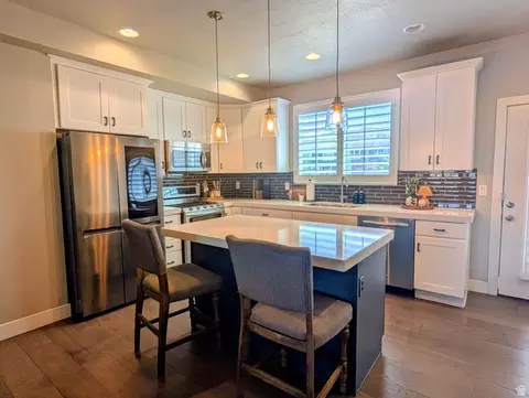 Kitchen - 28 E Yellow Cliff Dr S, Draper, UT 84020 photo 1 of 3