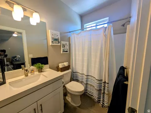 Bath - 28 E Yellow Cliff Dr S, Draper, UT 84020 photo 4 of 4