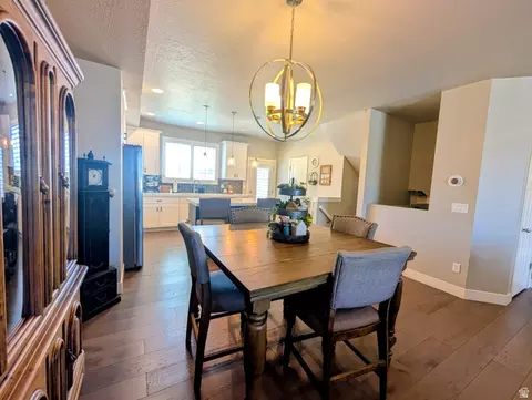 Dining - 28 E Yellow Cliff Dr S, Draper, UT 84020 photo 2 of 3