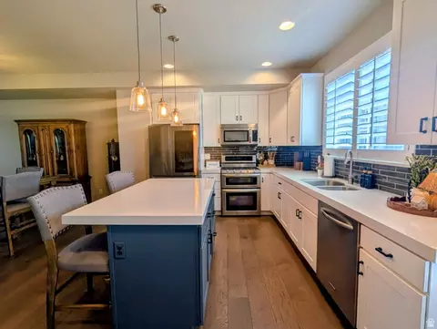 Kitchen - 28 E Yellow Cliff Dr S, Draper, UT 84020 photo 2 of 3
