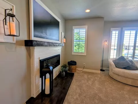 Living - 28 E Yellow Cliff Dr S, Draper, UT 84020 photo 2 of 6