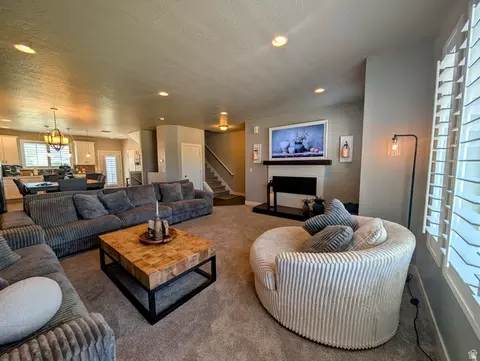 Living - 28 E Yellow Cliff Dr S, Draper, UT 84020 photo 3 of 6