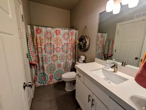 Bath - 28 E Yellow Cliff Dr S, Draper, UT 84020 photo 3 of 4