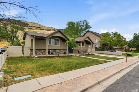 Exterior - 637 S 850 E, Centerville, UT 84014 photo 9 of 9
