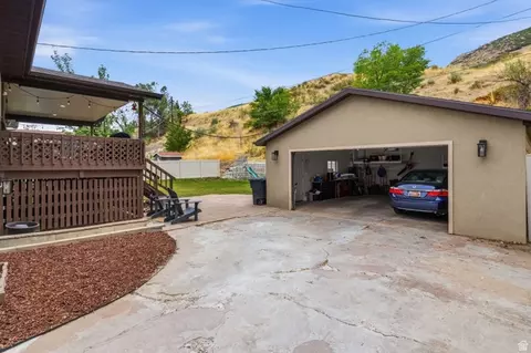 Exterior - 637 S 850 E, Centerville, UT 84014 photo 5 of 9