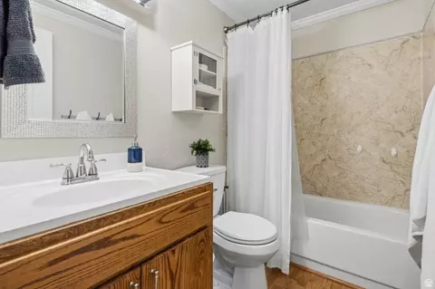Bath - 637 S 850 E, Centerville, UT 84014 photo 2 of 3