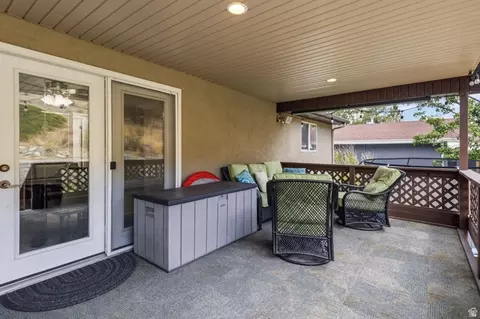 Exterior - 637 S 850 E, Centerville, UT 84014 photo 7 of 9