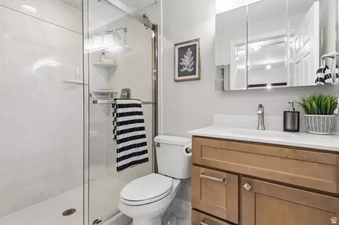 Bath - 637 S 850 E, Centerville, UT 84014 photo 1 of 3