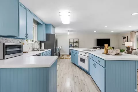 Kitchen - 637 S 850 E, Centerville, UT 84014 photo 1 of 3