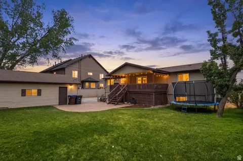 Exterior - 637 S 850 E, Centerville, UT 84014 photo 3 of 9