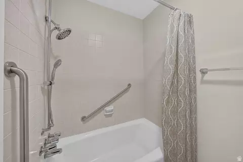 Bath - 957 E 5014 S, Murray, UT 84117 photo 2 of 4