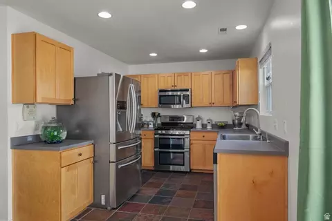 Kitchen - 2028 S 875 E, Clearfield, UT 84015 photo 2 of 4