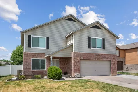 Exterior - 2028 S 875 E, Clearfield, UT 84015 photo 2 of 7
