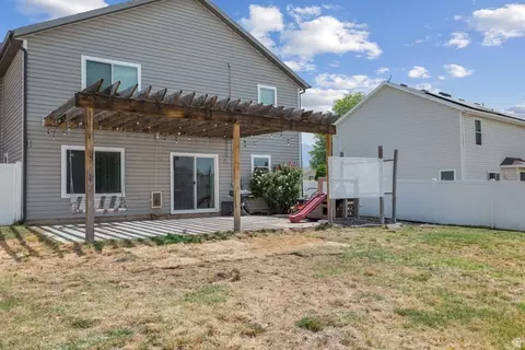 Exterior - 2028 S 875 E, Clearfield, UT 84015 photo 6 of 7