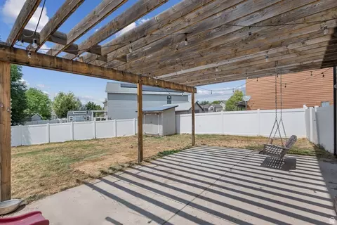 Exterior - 2028 S 875 E, Clearfield, UT 84015 photo 3 of 7