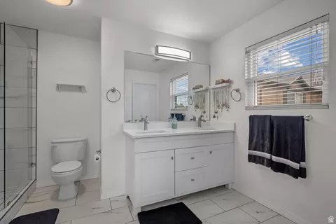 Bath - 2028 S 875 E, Clearfield, UT 84015 photo 2 of 4