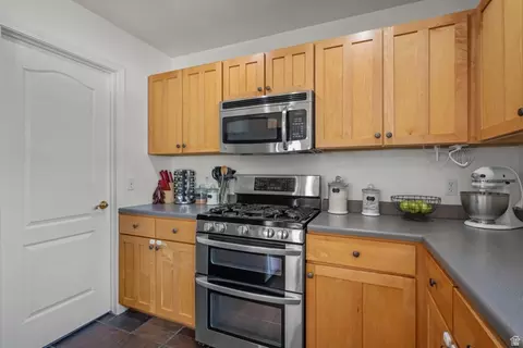 Kitchen - 2028 S 875 E, Clearfield, UT 84015 photo 3 of 4