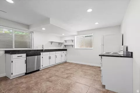 Kitchen - 341 E Heather Ridge Cir, Sandy, UT 84070 photo 3 of 4