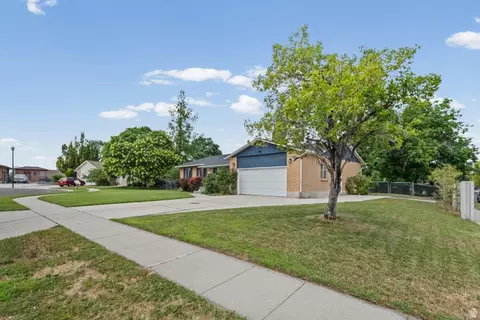 Exterior - 341 E Heather Ridge Cir, Sandy, UT 84070 photo 4 of 10