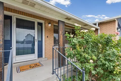 Exterior - 341 E Heather Ridge Cir, Sandy, UT 84070 photo 6 of 10