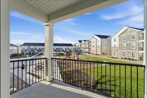 938 W Coral Charm Way #L202, Saratoga Springs, UT 84045