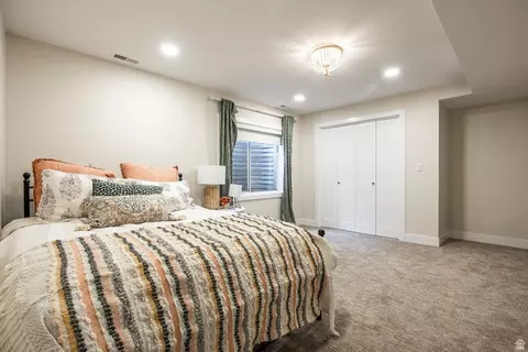 Bedroom - 2398 E Willow Hills Dr, Sandy, UT 84093 photo 2 of 6