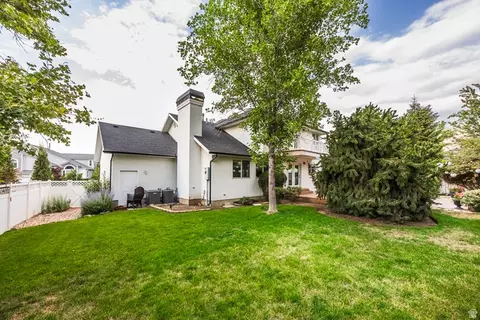 Exterior - 2398 E Willow Hills Dr, Sandy, UT 84093 photo 15 of 18