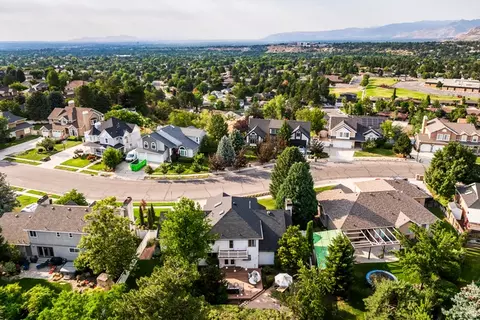 View/Area - 2398 E Willow Hills Dr, Sandy, UT 84093 photo 3 of 5