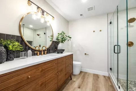 Bath - 2398 E Willow Hills Dr, Sandy, UT 84093 photo 1 of 6