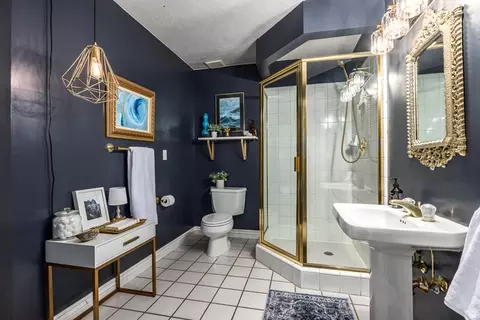Bath - 2398 E Willow Hills Dr, Sandy, UT 84093 photo 3 of 6