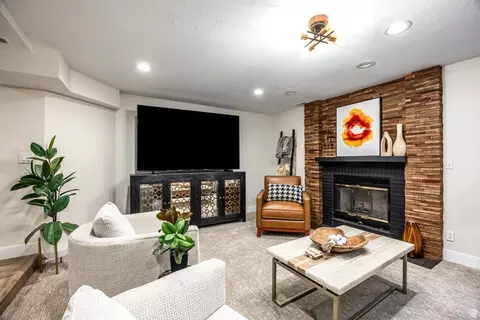 Living - 2398 E Willow Hills Dr, Sandy, UT 84093 photo 6 of 13