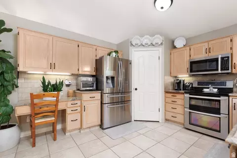 2050 E Johnstone Dr, Sandy, UT 84093 photo 14