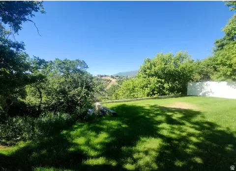 Exterior - 2255 E Sunset Dr, Layton, UT 84040 photo 2 of 5