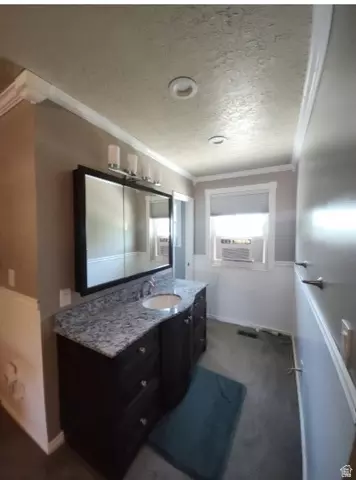 Bath - 2255 E Sunset Dr, Layton, UT 84040 photo 3 of 5