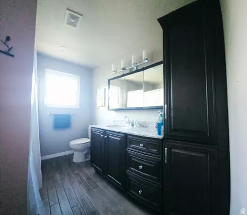 Bath - 2255 E Sunset Dr, Layton, UT 84040 photo 4 of 5