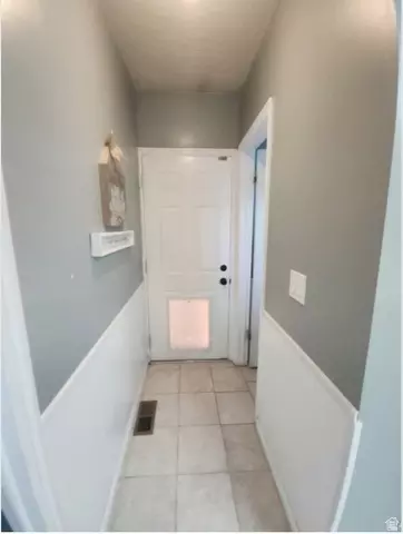 Entry Way - 2255 E Sunset Dr, Layton, UT 84040 photo 2 of 4