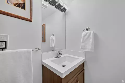 3989 S 2250 E, Holladay, UT 84124 photo 31