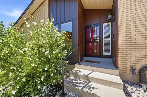 3989 S 2250 E, Holladay, UT 84124 photo 2