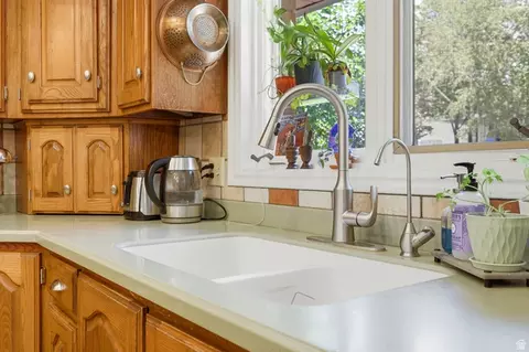 632 E 3550 S, Bountiful, UT 84010 photo 3