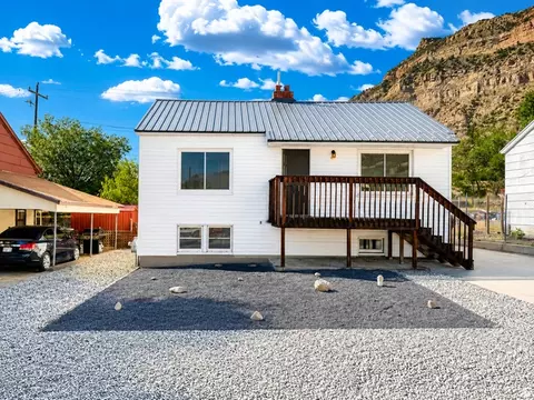 531 Edgehill Dr, East Carbon, UT 84520