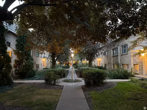 2220 E Murray Holladay Rd S #21, Holladay, UT 84117